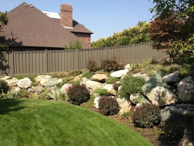 Best Fence Materials for Windy, Rocky, or Uneven Ranch Land